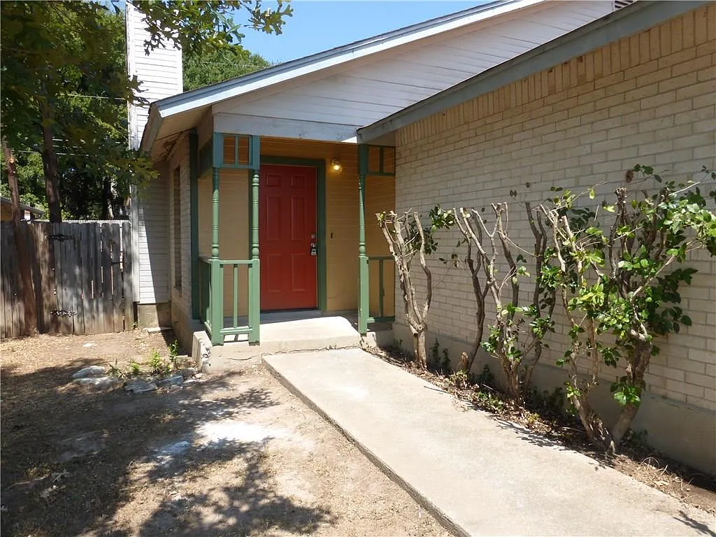 2 bed, 2.0 bath, 925 sqft, $1,645 — Photo 2