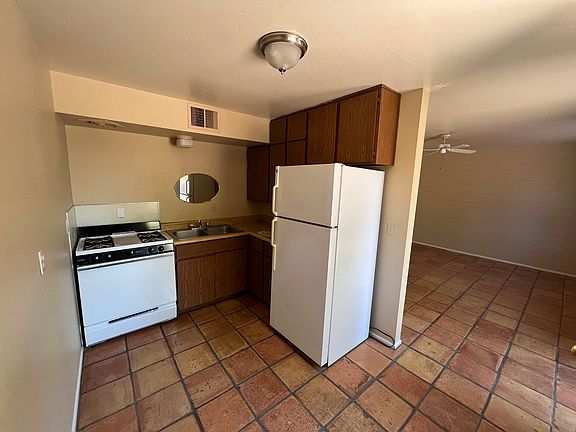3rd image of 426 W Howe St #426