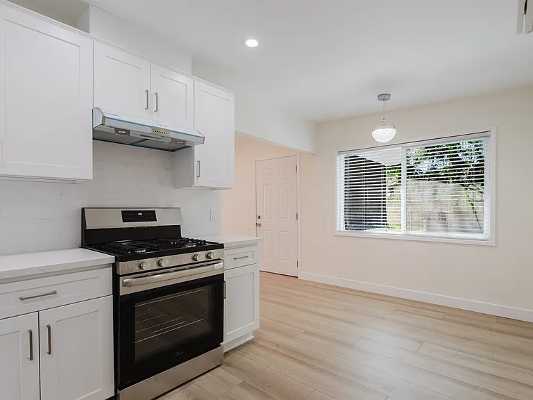 16400 Donmetz St — Photo 11