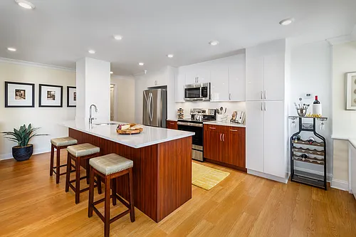 Floor plan 1 Bed/1 Bath with Open Kitchen