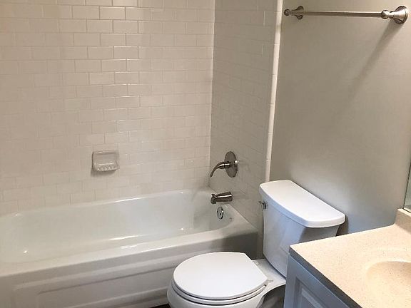 3rd image of 5420 Creek Dr