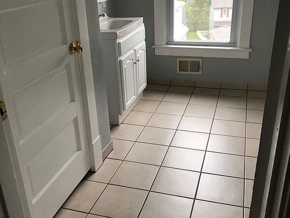 4th image of 36 Blaine Ave