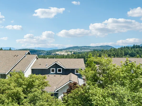 93 Sky Ridge Rd NW, Issaquah, WA 98027