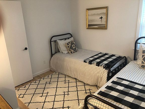 3rd image of 710 Island View Ln