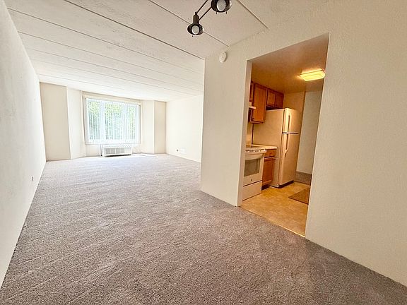 5th image of 1 Renaissance Pl Unit 215