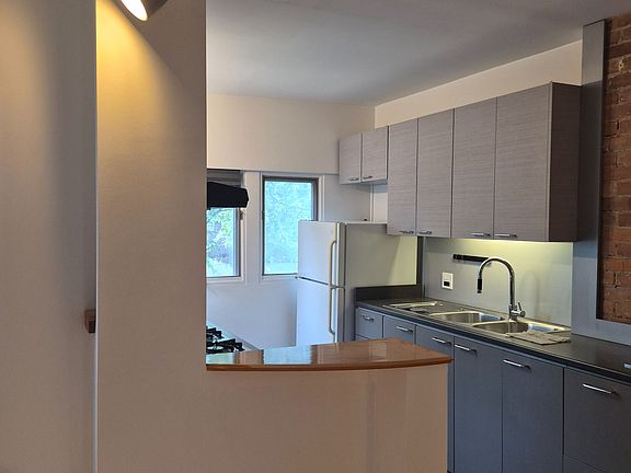 4th image of 122 Arundel Ave