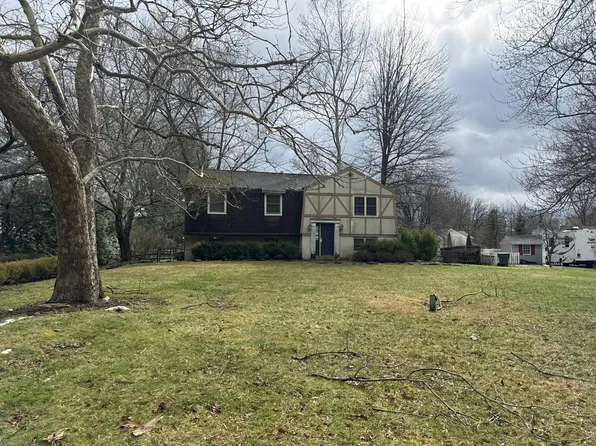 109 Sassafras Dr, North Wales, PA 19454