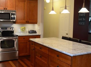 651 Eagle Cliff Rd NE, Bainbridge Island, WA 98110