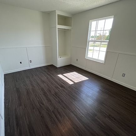 4th image of 103 E 32nd Ave #103