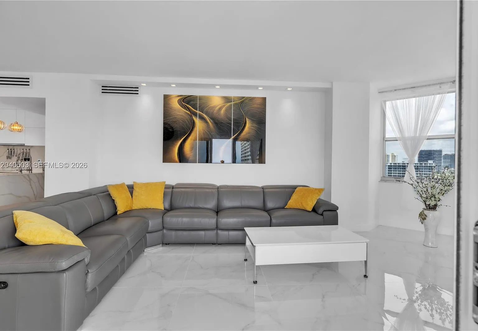 Hemispheres Condo — Photo 3