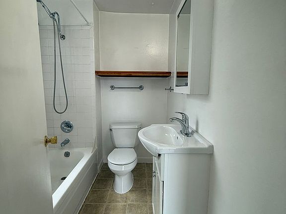 4th image of 3055-3063 Sacramento St #13