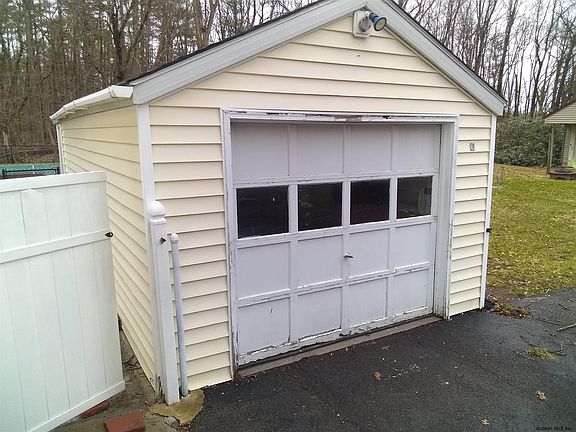 5th image of 27 Sherwood Ln