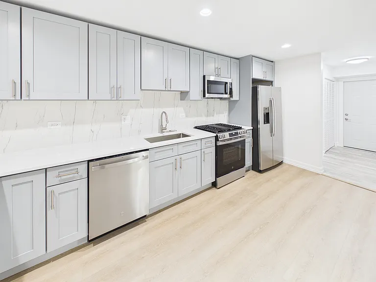 2421 W Lexington St #G — Photo 38