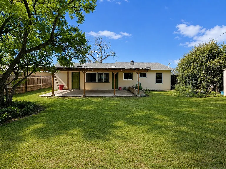 1693 N Mollison Ave — Photo 9