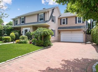 108 Salisbury Ave, Garden City, NY 11530