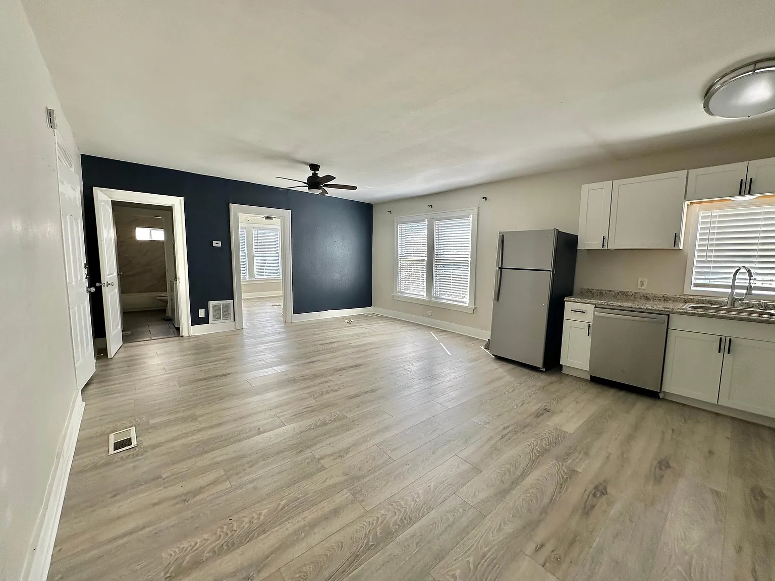 5458 Goodwin Avenue — Photo 2