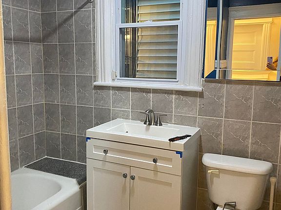 4th image of 2244 Kennedy Blvd #1