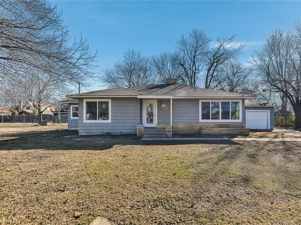 703 S Overlook Dr, Coffeyville, KS 67337