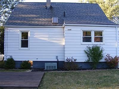 2nd image of 451 Oxford Ave