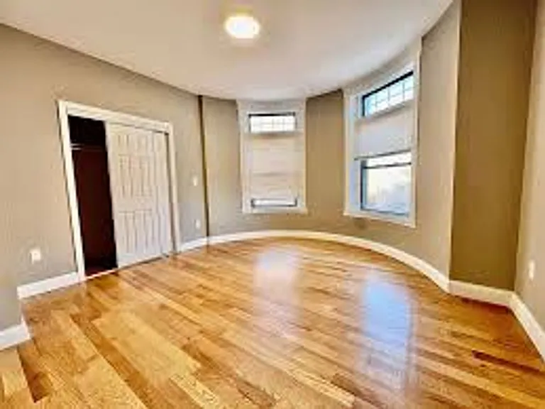 1914 Beacon St #3 — Photo 3