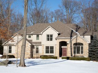 9790 Cumberland Trl, Chagrin Falls, OH 44023