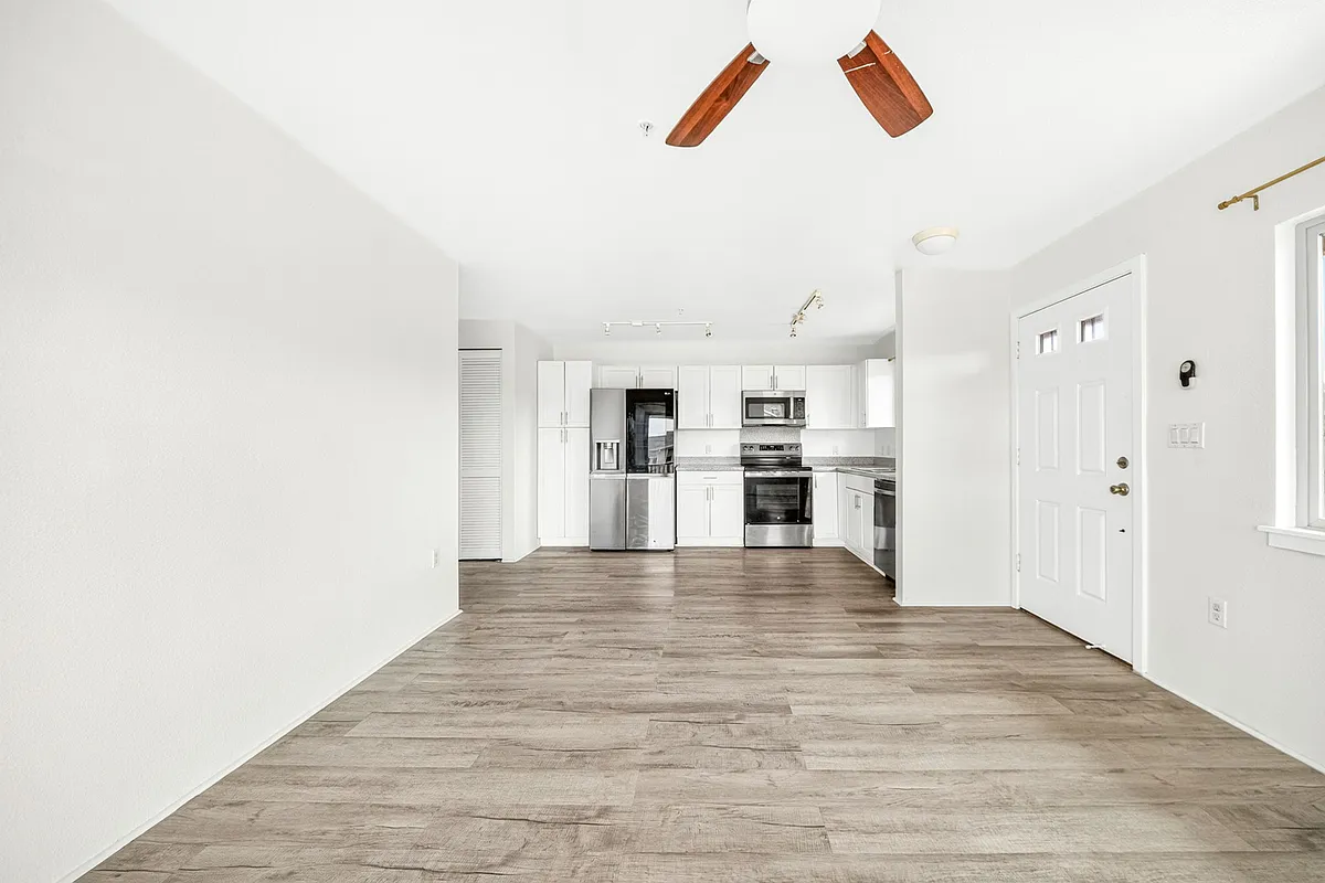 Building Photo - 801 Kakala St #506
