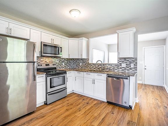 5th image of 825 Daffodil Cir