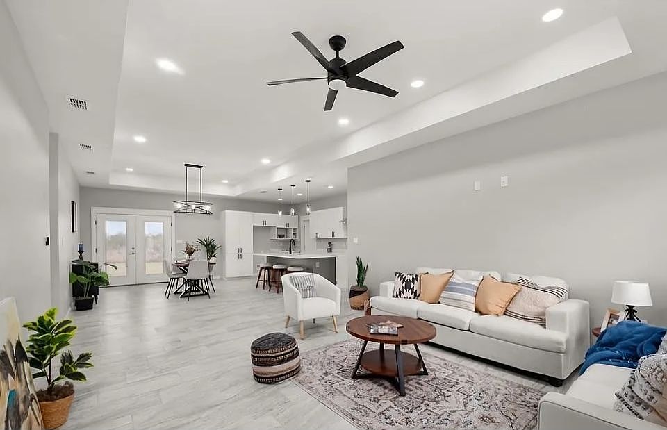 2nd image of 112 Republic Cir