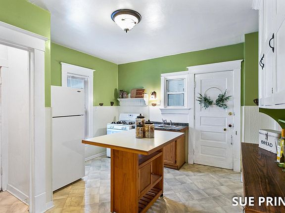 5th image of 42 Dennis Ave SE