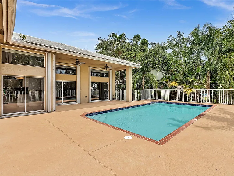 10434 NW 6th Ct — Photo 31