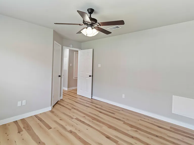 701 Balcones Dr #E — Photo 6