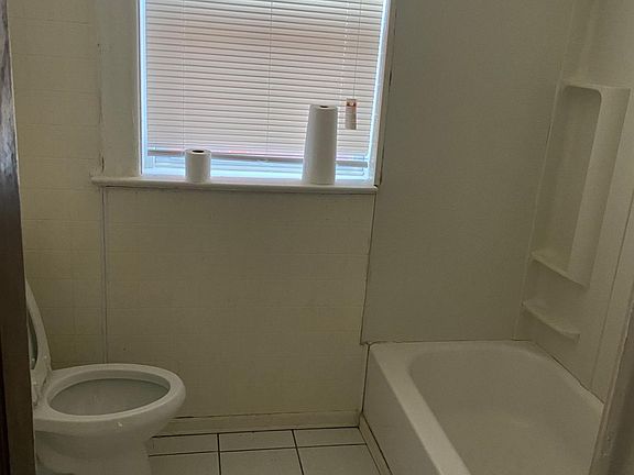 3rd image of 4514 Clarence Ave #2