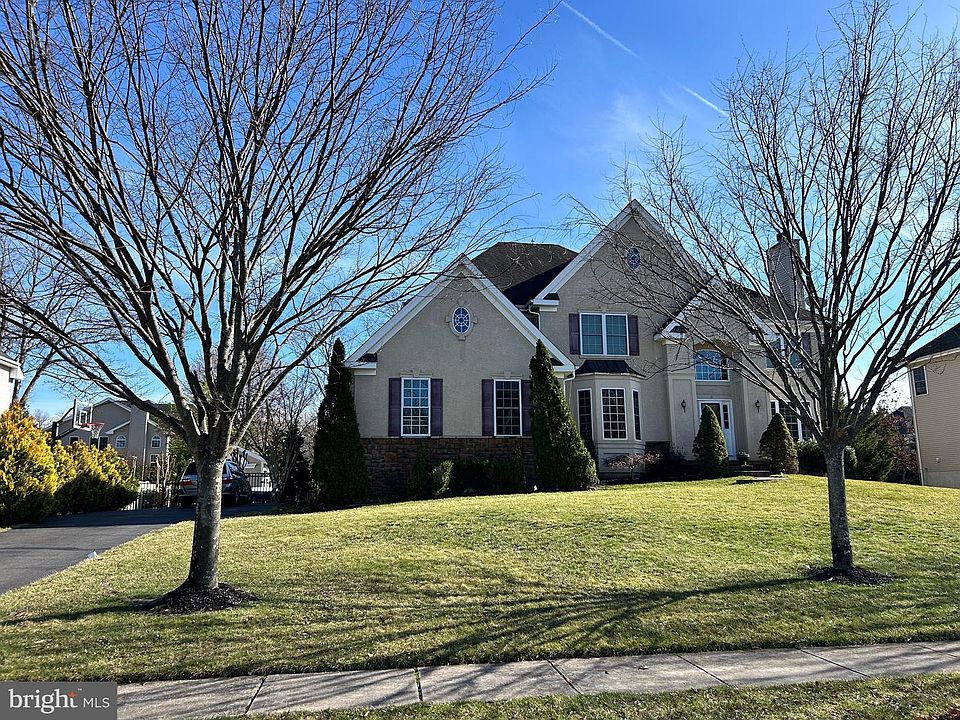 1st image of 18 Foxcroft Way