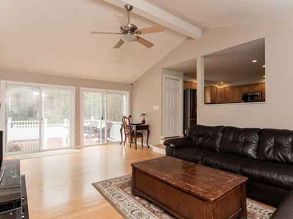 5th image of 51 Acorn Dr