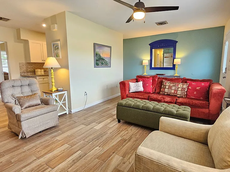 426 Pineview Dr — Photo 5