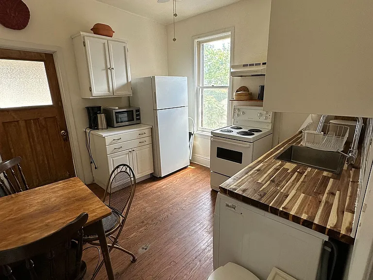 41 Gladstone Ave — Photo 3