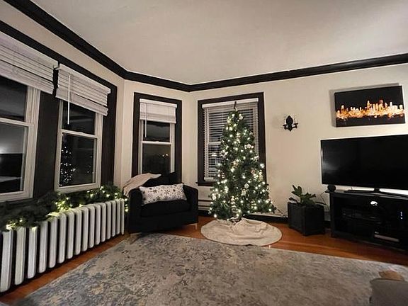 4th image of 1417 W Hutchinson St #30