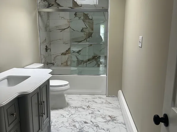 (undisclosed Address), West Islip, NY 11795