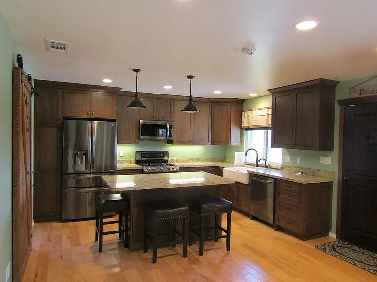 225 Cyclone St — Photo 8