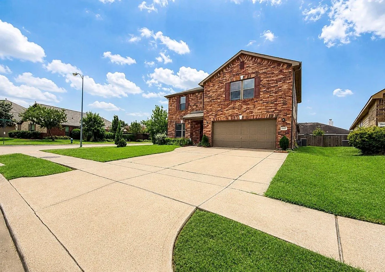 4 bed, 2.5 bath, 3267 sqft, $2,500 — Photo 2