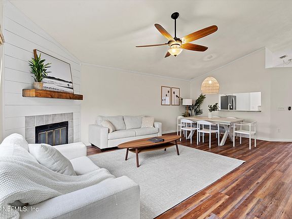 3rd image of 186 VISTA GRANDE Drive