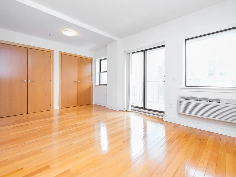 31-35 31st St #418 — Photo 5