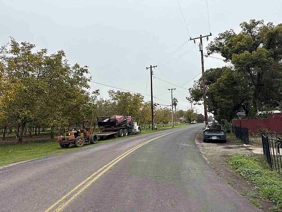 5th image of 210 Little Ave