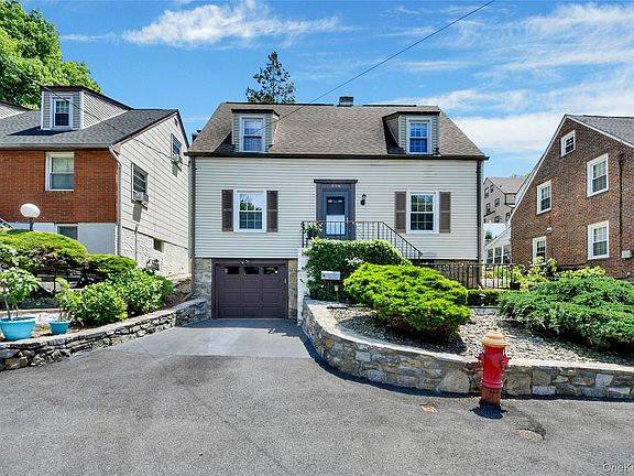 4th image of 136 Midland Avenue