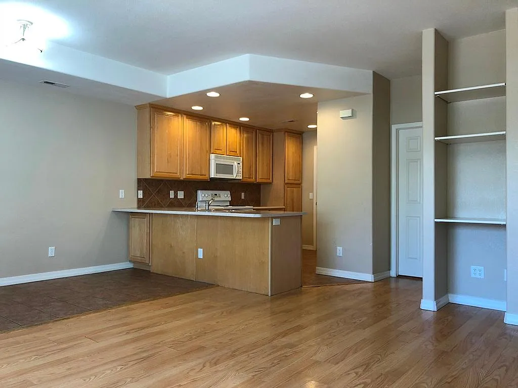 2 bed, 1333 sqft, $2,050 — Photo 2