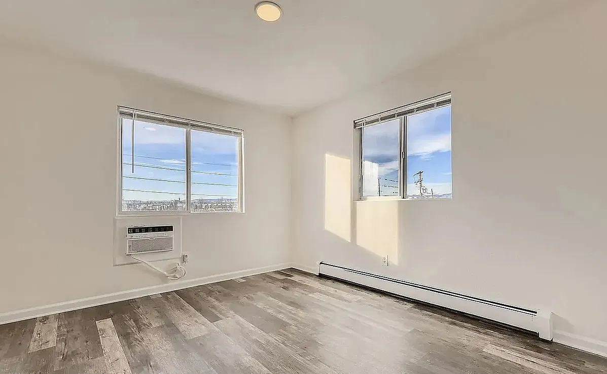 2 bed, 1.5 bath, 965 sqft, $1,580 — Photo 3