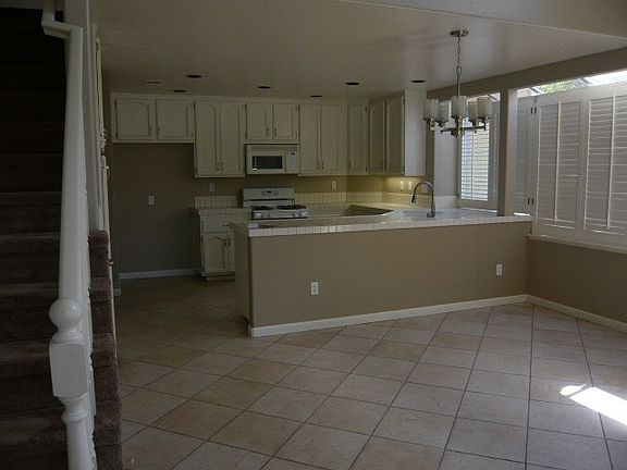 3rd image of 38 Liana Pl