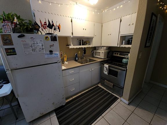 2nd image of 914 Hart St #400