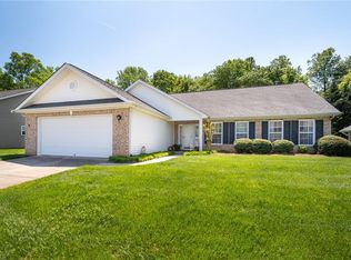 627 Daffodil Dr, Kernersville, NC 27284