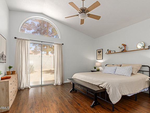5th image of 1067 N PLYMOUTH Court